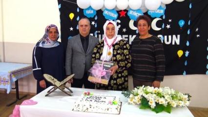 Denizli’de 73 yaşındaki kadın 5 yıllık gayretin ardından Kur’an-ı öğrendi   