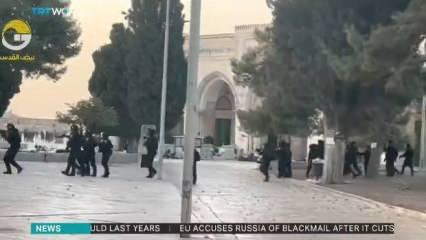 İsrail polisi, Mescid-i Aksa'ya baskın düzenledi
