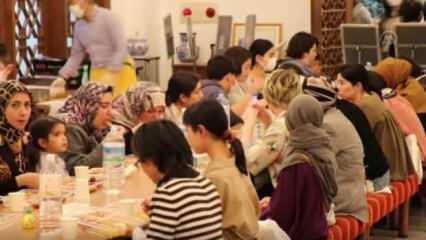 Japonlar, Tokyo Camisi'ndeki iftarlarda yer aldı