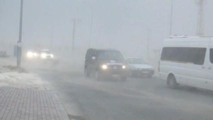 Şanlıurfa’da fırtına sürücülere zor anlar yaşattı