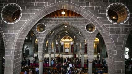 Bakan Ersoy, restore edilen Surp Giragos Ermeni Kilisesi'nin açılışını yaptı