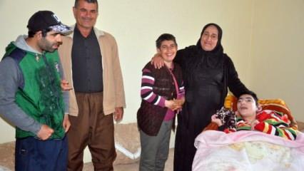 Hakkari&rsquo;de 37 senedir engelli 4 &ccedil;ocuğuna g&ouml;z&uuml; gibi bakıyor 