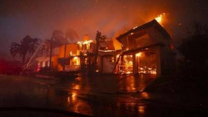 Kaliforniya'daki yangında en az 20 ev küle döndü