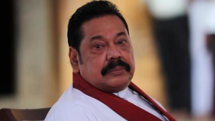 Sri Lanka'da eski Başbakan Mahinda Rajapaksa güvenlik gerekçesiyle deniz üssüne götürüldü