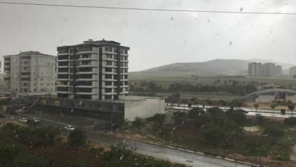 Gaziantep'te ceviz büyüklüğünde dolu yağdı