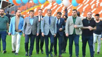 AK Parti'li Çelik, gazeteciler ve sosyal medya fenomenleriyle buluştu