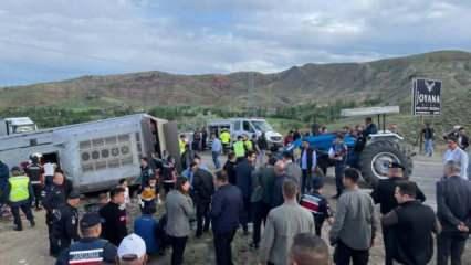 Çankırı'da işçi taşıyan otobüs şarampole devrildi: 30 yaralı 