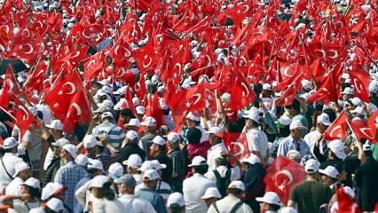 Vatandaşlar Atatürk Havalimanı'na akın etti! İşte muhteşem kalabalık...