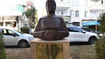CHP'li belediyeden heykel açılışı! Puduhepa parka dikildi