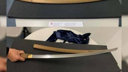 İsvi&ccedil;re sınırında 650 bin euro değerindeki bir samuray kılıcı ele ge&ccedil;irildi