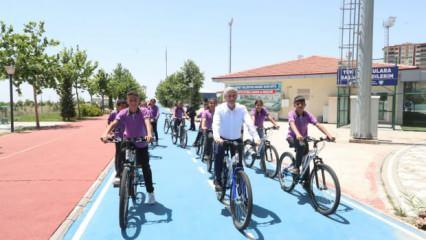 Şahinbey Belediyesi öğrencilere 40 bin bisiklet hediye etti