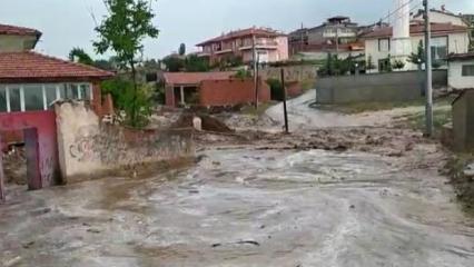Afyonkarahisar’da bir köy sele teslim oldu! Tarlalarda 2 milyonluk hasar oluştu