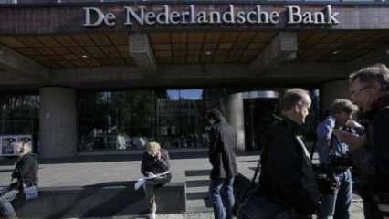De Nederlandsche Bank köle ticaretindeki rolü sebebiyle özür diledi