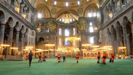 Ayasofya Camii'nde bayram hazırlıkları tamamlandı