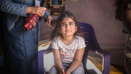 İdlib'de gönüllü kadın kuaförler, bayram öncesi 2 bin kız çocuğunu sevindirdi