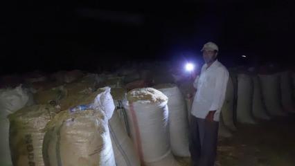 Ay ışığında &ccedil;alışıyorlar, g&uuml;nl&uuml;k 500 lira kazanıyorlar