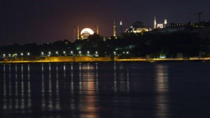 Mest eden karelerle İstanbul'da dolunay