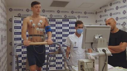 Mesut Özil sağlık kontrolünden geçirildi
