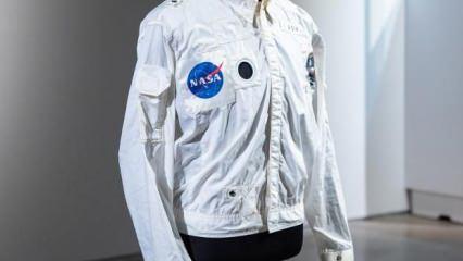 Ay'a ayak basan ikinci astronotun ceketi 2,8 milyon dolara satıldı