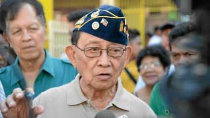 Filipinler eski Devlet Başkanı Ramos Kovid-19'dan öldü