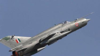 Hindistan’da savaş uçağı düştü: 2 ölü