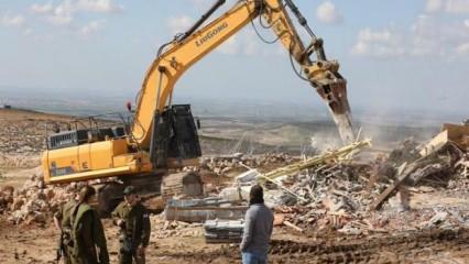 İşgalci İsrail Batı Şeria'da Filistinlilere ait iki yapıyı yıktı