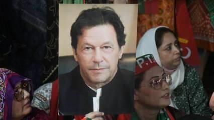 Pakistan'da 'İmran Han'ın partisi kriket üzerinden fon aldı' iddiası