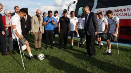 Başkan Erdoğan, Ampute Futbol Takımı'nı ziyaret etti