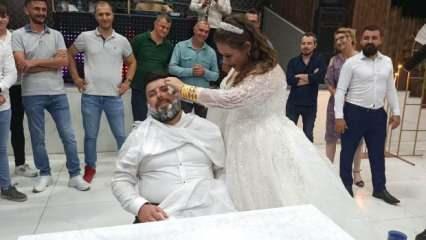 Bursa’da düğünde ilginç olay! Gelinden damada sakal tıraşı