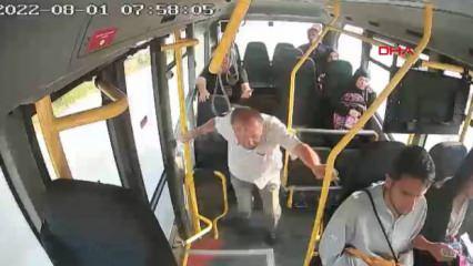 Hareket halindeki otobüsün şoförüne yumruk attı