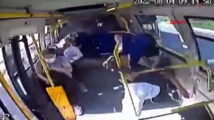 İstanbul'da korku dolu anlar! İETT otobüsü minibüse çarptı... O anlar kamerada