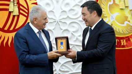 Kırgızistan'da Türk Aksakalı Binali Yıldırım'a devlet nişanı verildi