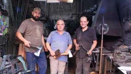 Osmanlı döneminden kalan demirci dükkanı babadan oğula hayat buluyor