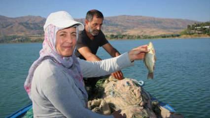 Elaman bulamadı çareyi 33 yıllık eşiyle her gün balığa gitmekte buldu