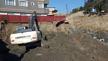 Hatay'da temel kazılan arsada oluşan toprak kayması nedeniyle apartman boşaltıldı   