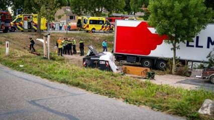 Hollanda'da kamyon, sokak partisine daldı: 4 ölü