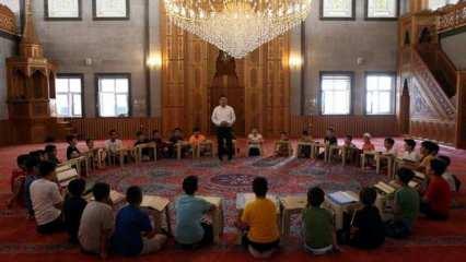 Kayseri'de çocuklar "bisikletli cami"de hem Kur'an öğreniyor hem şehri geziyor