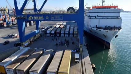 Türkiye'den gönderilen gemi resmi törenle karşılandı