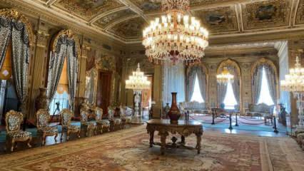 Dolmabahçe Sarayı’ndaki tarihi eser niteliğindeki avize ve şamdanlara özel bakım