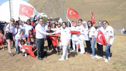 Erzurumlu kadın yarışçılardan 30 Ağustos konvoyu