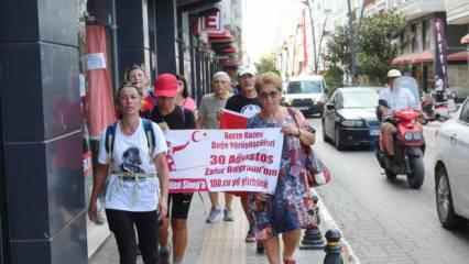 Sinoplu iki kadın 30 Ağustos Zafer Bayramı için 30 kilometre yürüdü   