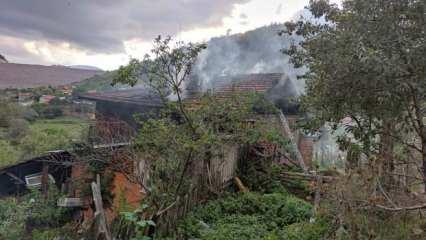 Bolu&rsquo;da yangın! 2 katlı ahşap ev kullanılamaz hale geldi