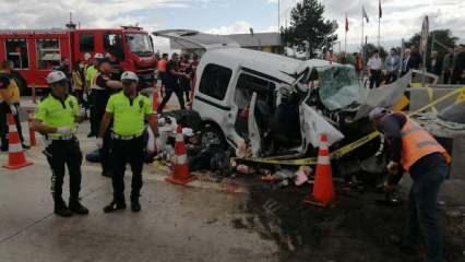 Bolu’da feci kaza, araç bariyerlere ok gibi saplandı: 3 ölü, 1 yaralı
