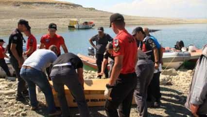 Baraj gölünde teknesiyle suya gömülen kişiden acı haber! Cansız bedeni sudan çıkarıldı