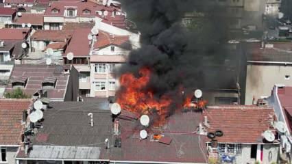 Bayrampaşa'da bir binanın çatısı alev alev yandı