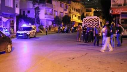 İzmir'de polis memuru bıçakla yaralandı
