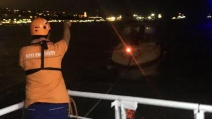 Kız Kulesi önlerinde sürüklenen tekne kurtarıldı