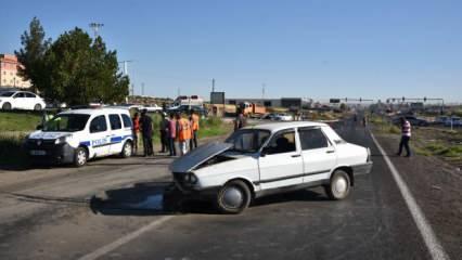 Şanlıurfa'da iki otomobil kafa kafaya çarpıştı: 3 yaralı!