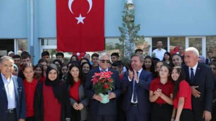 Aksaray'da hayırsever bir iş insanının yaptırdığı lise binası törenle açıldı