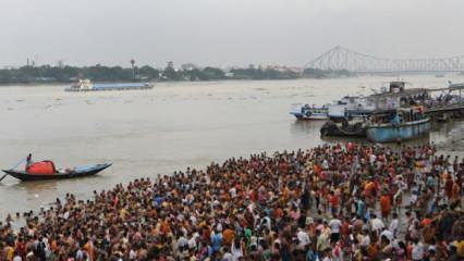Bangladeş'te tapınağa giden tekne battı: 23 ölü